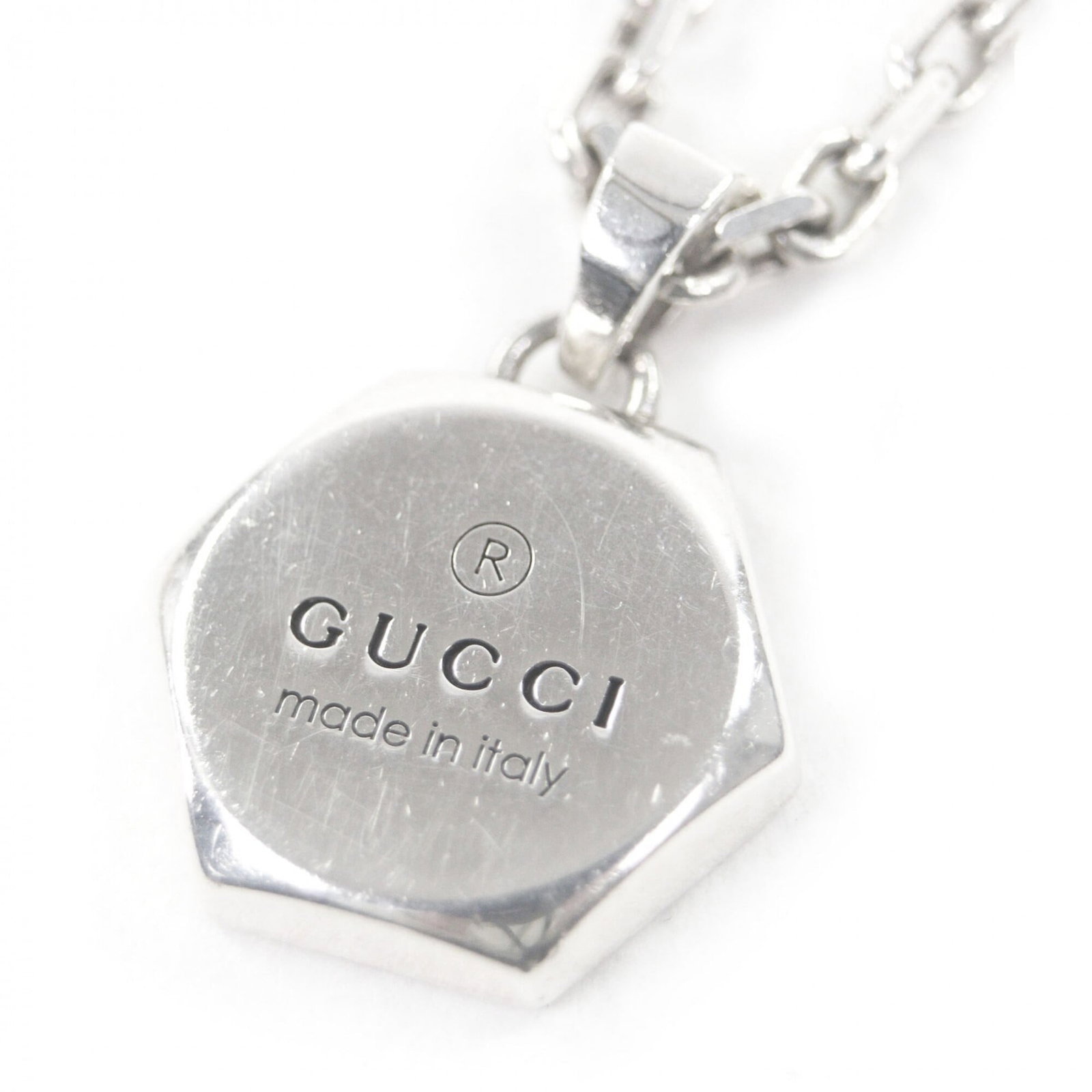 Gucci 779175 Trademark Engraved Ag925 Octagon Chain Necklace Silver With Box And Dust Bag Made In: Gucci 779175 Trademark Engraved Ag925 Octagon Chain Necklace Silver With Box And Dust Bag Made In Gucci's Trademark Engraved Ag925 Octagon Chain Necklace boasts a sleek, silver design with an octagona