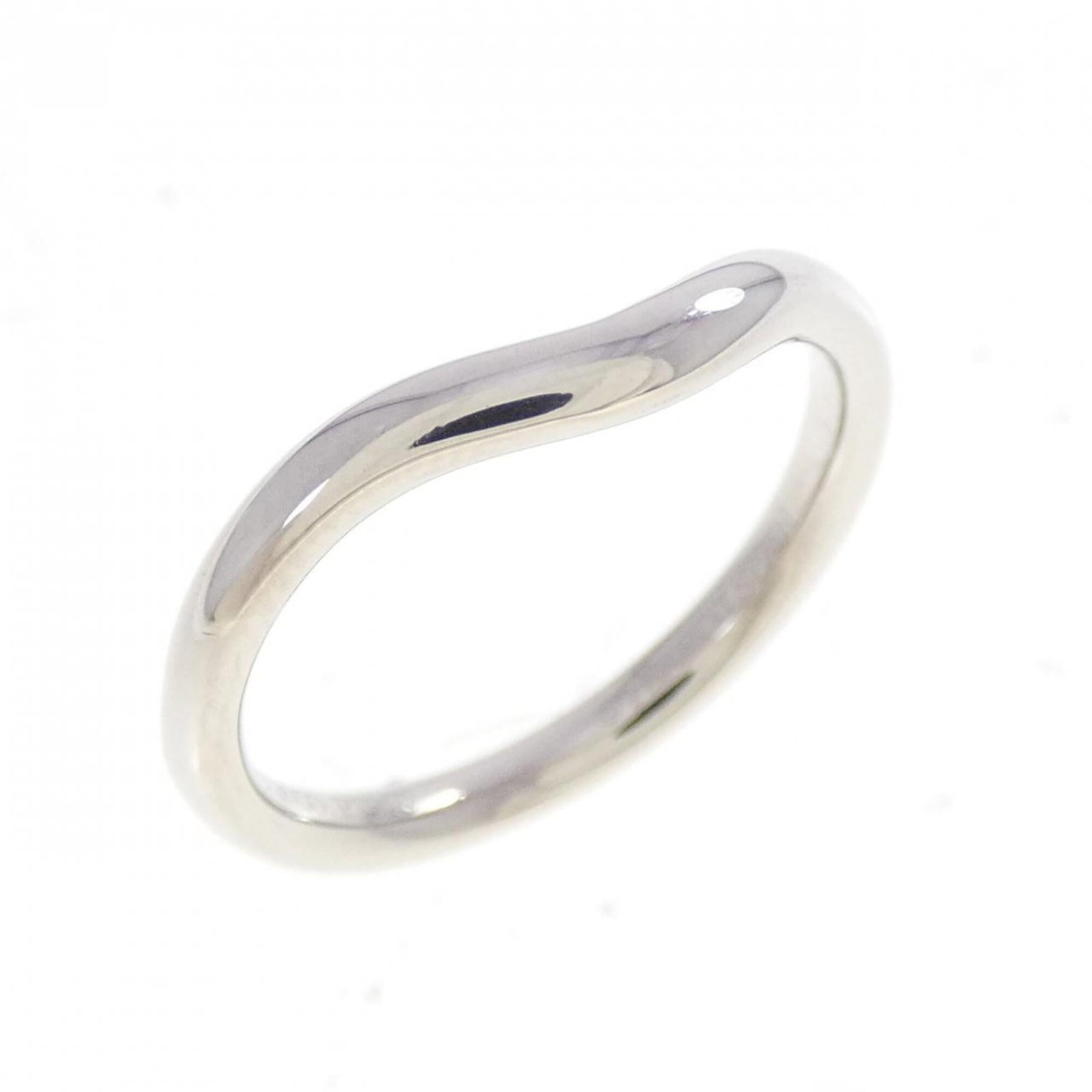 Platinum ring by Tiffany band: Platinum ring by Tiffany band Platinum ring by Tiffany features a high-quality band made from 950 platinum, with a classic design that exudes timeless elegance. The ring bears some minor traces of usa