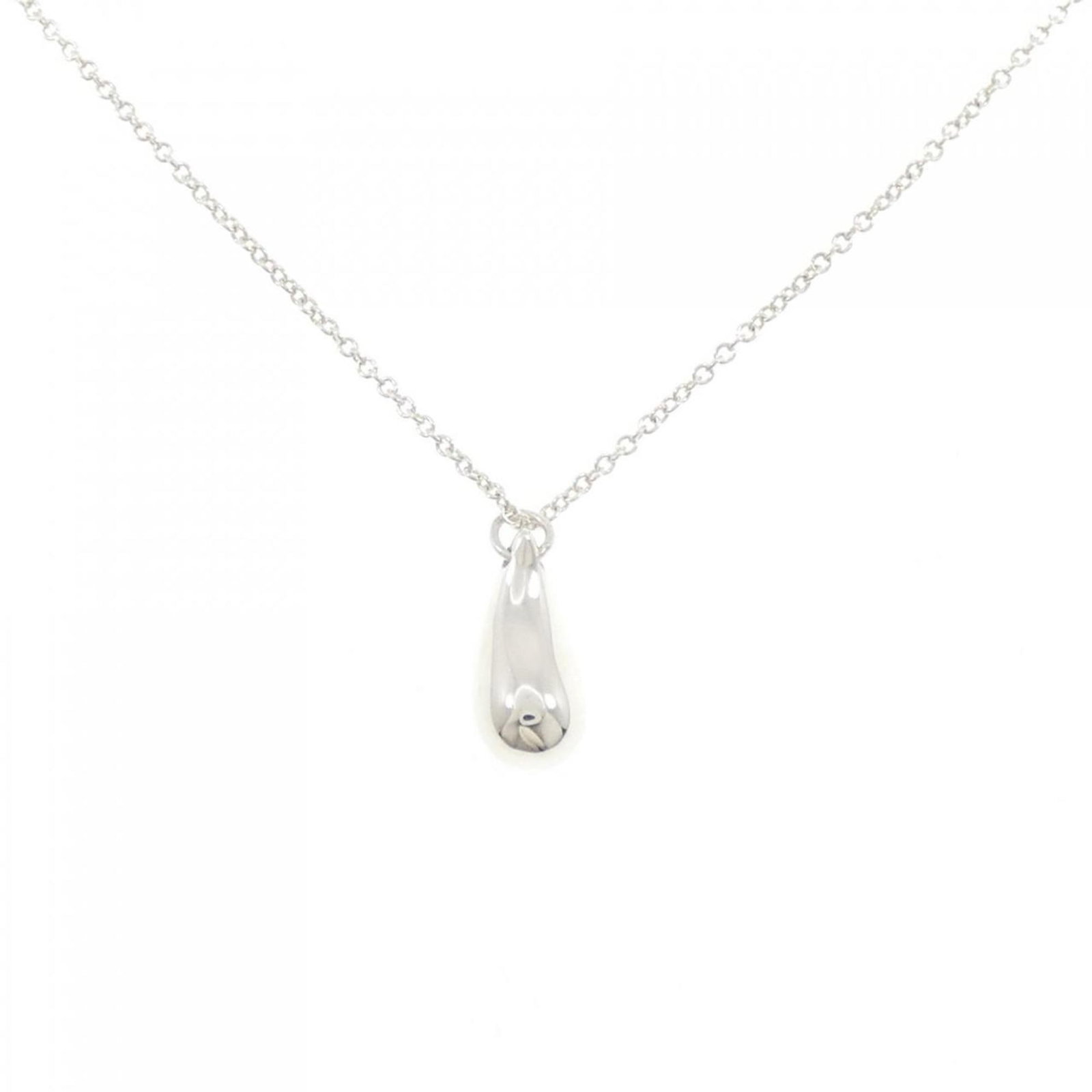 Tiffany Necklace Teardrop: Tiffany Necklace Teardrop Silver 925 Tiffany Necklace Teardrop Pendant in Very Good Condition. This beautiful pendant features a delicate teardrop design, measuring 14.5mm x 5.9mm, suspended from a 40