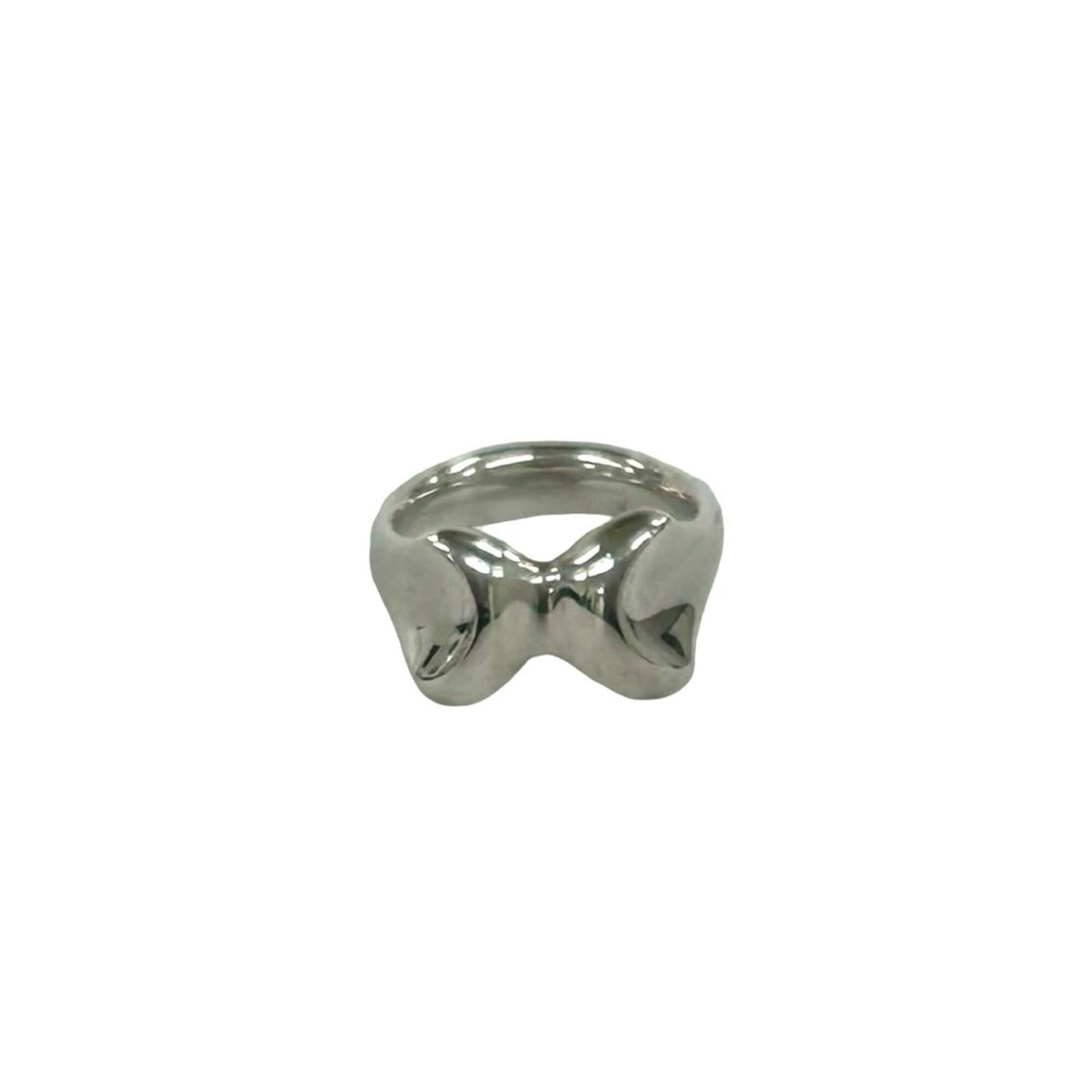 Tiffany Band Ring Silver 925: Tiffany Band Ring Silver 925 Silver 925 band ring from Tiffany, featuring a classic design with subtle wear and minor scratches. This used item retains its original silver finish despite some signs of