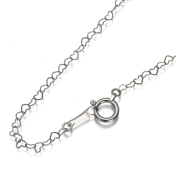 Chain Necklace Heart Link 45Cm 850 Platinum: Chain Necklace Heart Link 45Cm 850 Platinum Platinum metal purity of 850 ensures exceptional durability and shine, while the chain necklace's 45cm length provides a versatile fit. This heart-shaped pe