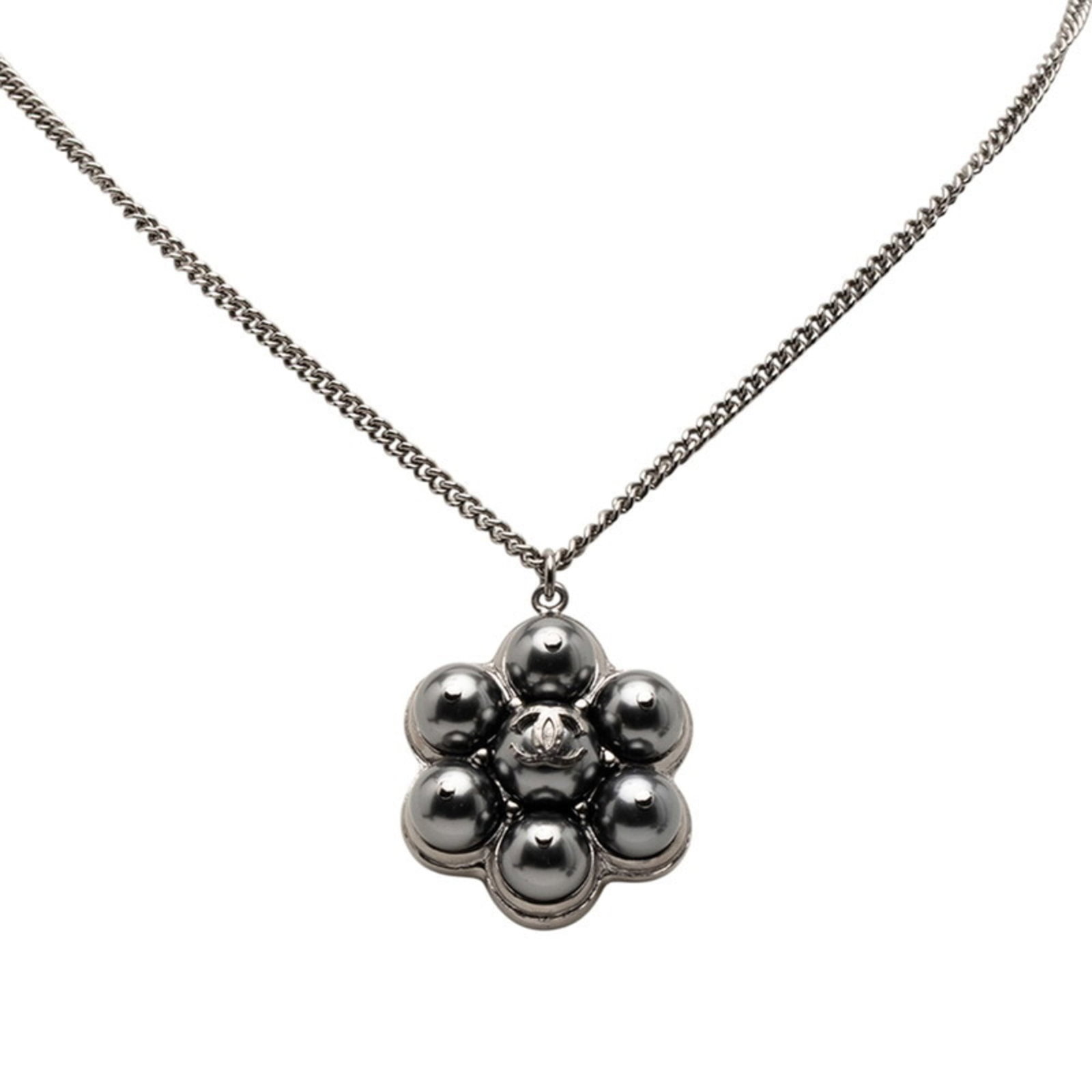 Chanel Coco Mark Pendant Necklace In Silver Metal For Women: Chanel Coco Mark Pendant Necklace In Silver Metal For Women Chanel's iconic Coco Mark Pendant Necklace in silver metal adds a touch of timeless elegance to any outfit. This used necklace features a st