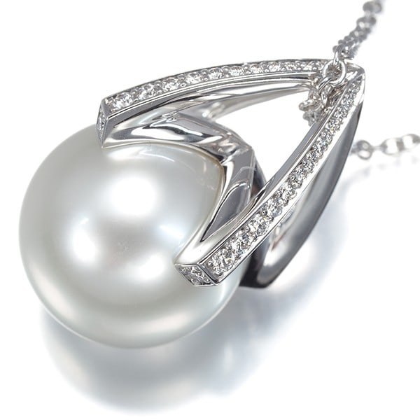 South Sea Pearl Necklace 12.8mm Diamond M Collection Long 18k: South Sea Pearl Necklace 12.8mm Diamond M Collection Long 18k 18k white gold pendant showcases a stunning South Sea pearl, measuring 12.8mm in diameter, part of the iconic M Collection by MIKIMOTO. Th