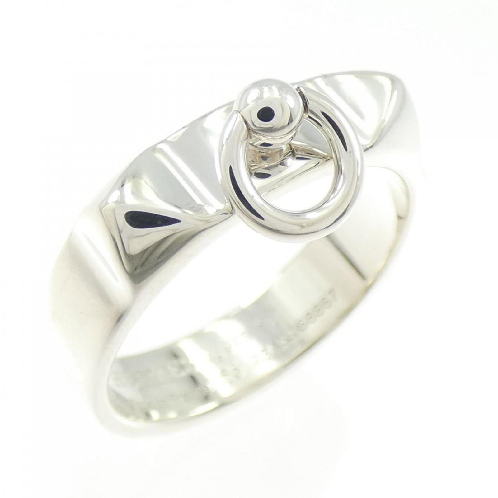 Ring Hermes Silver Band 925: Ring Hermes Silver Band 925 Silver band ring from Hermes, made from high-quality silver 925 material. This used item has hardly any traces of usage and is in like new condition, making it a great