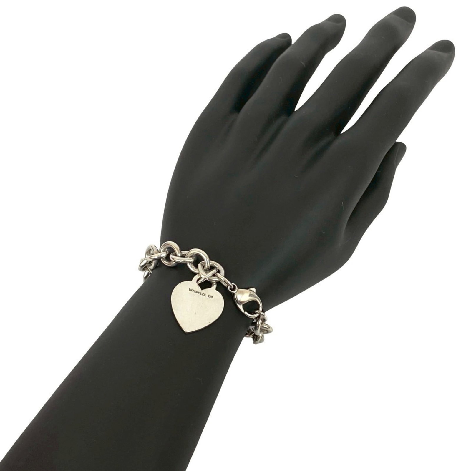 Charm Tiffany Bracelet 925 Silver: Charm Tiffany Bracelet 925 Silver Silver charm bracelet from Tiffany, featuring a classic design with a silver finish. The 19.5cm length provides a comfortable fit for everyday wear. With some signs