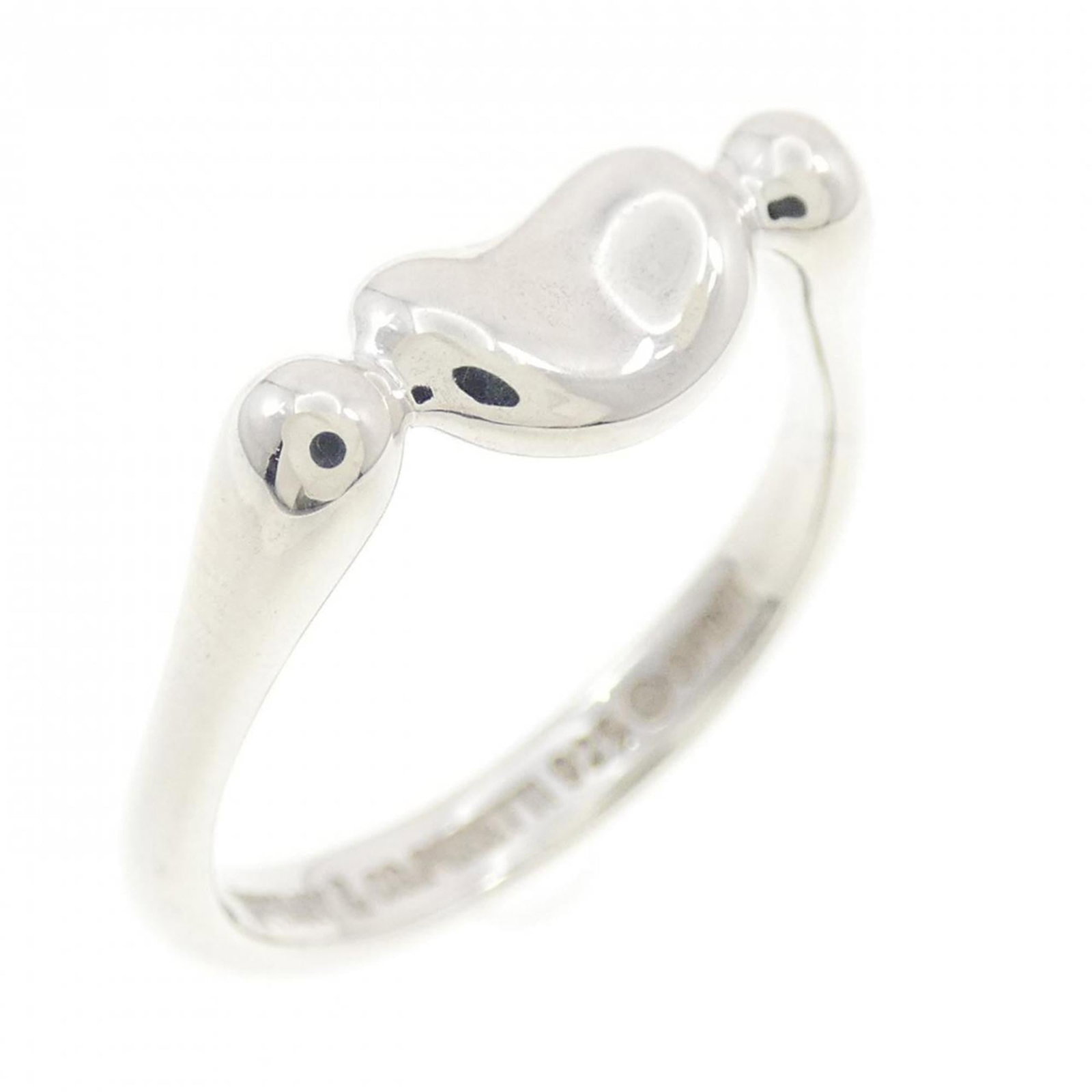 Tiffany Band Ring Silver 925: Tiffany Band Ring Silver 925 Silver 925 band ring from Tiffany, featuring a sturdy and elegant design. This used item has hardly any traces of usage, making it look like new. The silver material provi