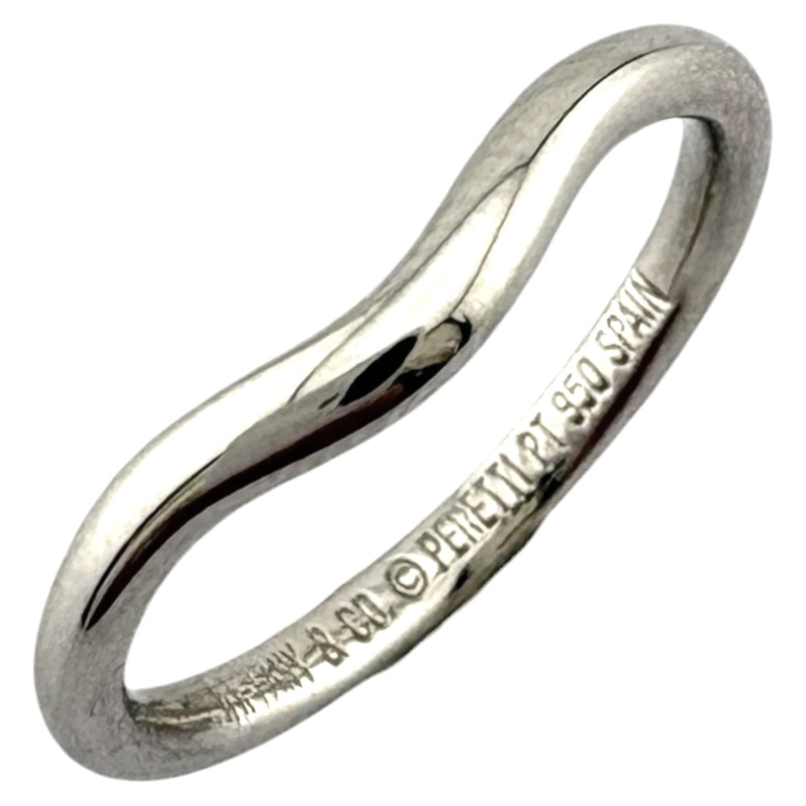 Platinum ring by Tiffany band: Platinum ring by Tiffany band Made from high-quality platinum, this Tiffany band ring boasts a sleek design. The item bears a signature and is crafted with attention to detail, showcasing the brand's
