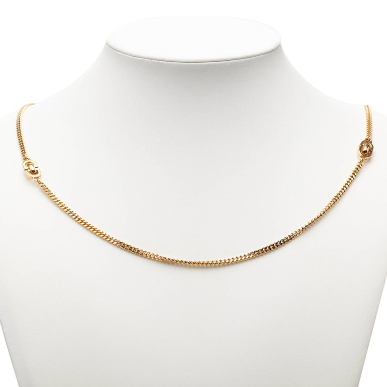 Christian Dior Vintage Necklace Gold Plated Women's: Christian Dior Vintage Necklace Gold Plated Women's Gold Plated Christian Dior Necklace in Excellent Condition. This beautiful gold plated necklace features a stunning design, with a pendant measuring