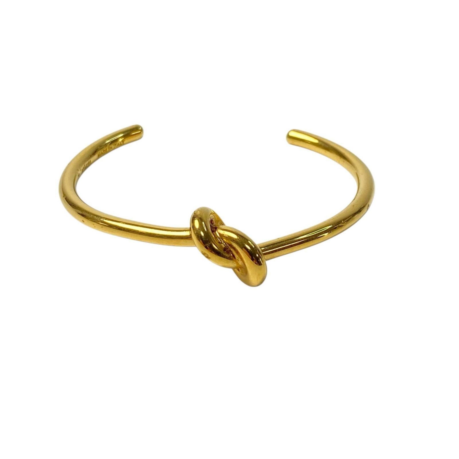 Celine Charm Bracelet Brass: Celine Charm Bracelet Brass Gold-plated brass charm bracelet from Celine, bearing some minor scratches and dirt. The item is in very good condition with only a few traces of usage visible. A few