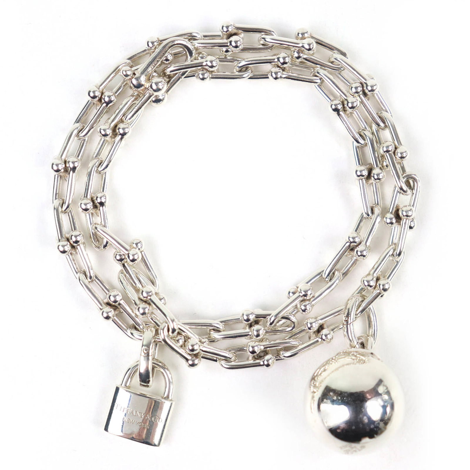 Tiffany Wrap Bracelet Silver 925: Tiffany Wrap Bracelet Silver 925 Silver wrap bracelet with a sleek, modern design, crafted from high-quality silver 925. Measuring 16cm in length, it features a subtle, elegant look that complements