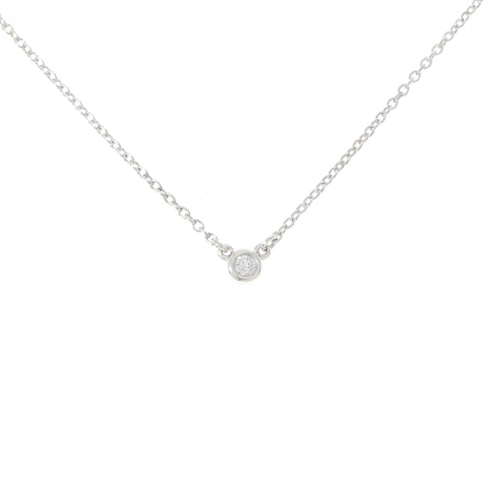 Tiffany Necklace by the yard: Tiffany Necklace by the yard Tiffany Necklace by the yard, a silver 925 necklace featuring a diamond pendant with a 41 cm circumference. The necklace has some scratches and dirt, but remains in very