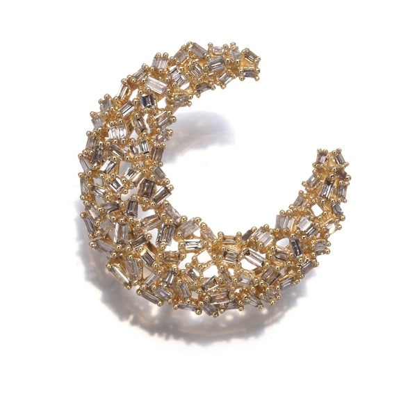 Gstv Pendant Diamond 0.50Ct Tapered-Cut 18K 750 Yellow Gold: Gstv Pendant Diamond 0.50Ct Tapered-Cut 18K 750 Yellow Gold Tapered-cut diamond pendant in 18k yellow gold, boasting a natural 0.50ct main stone. The subtle tapering of the cut adds depth and visual i