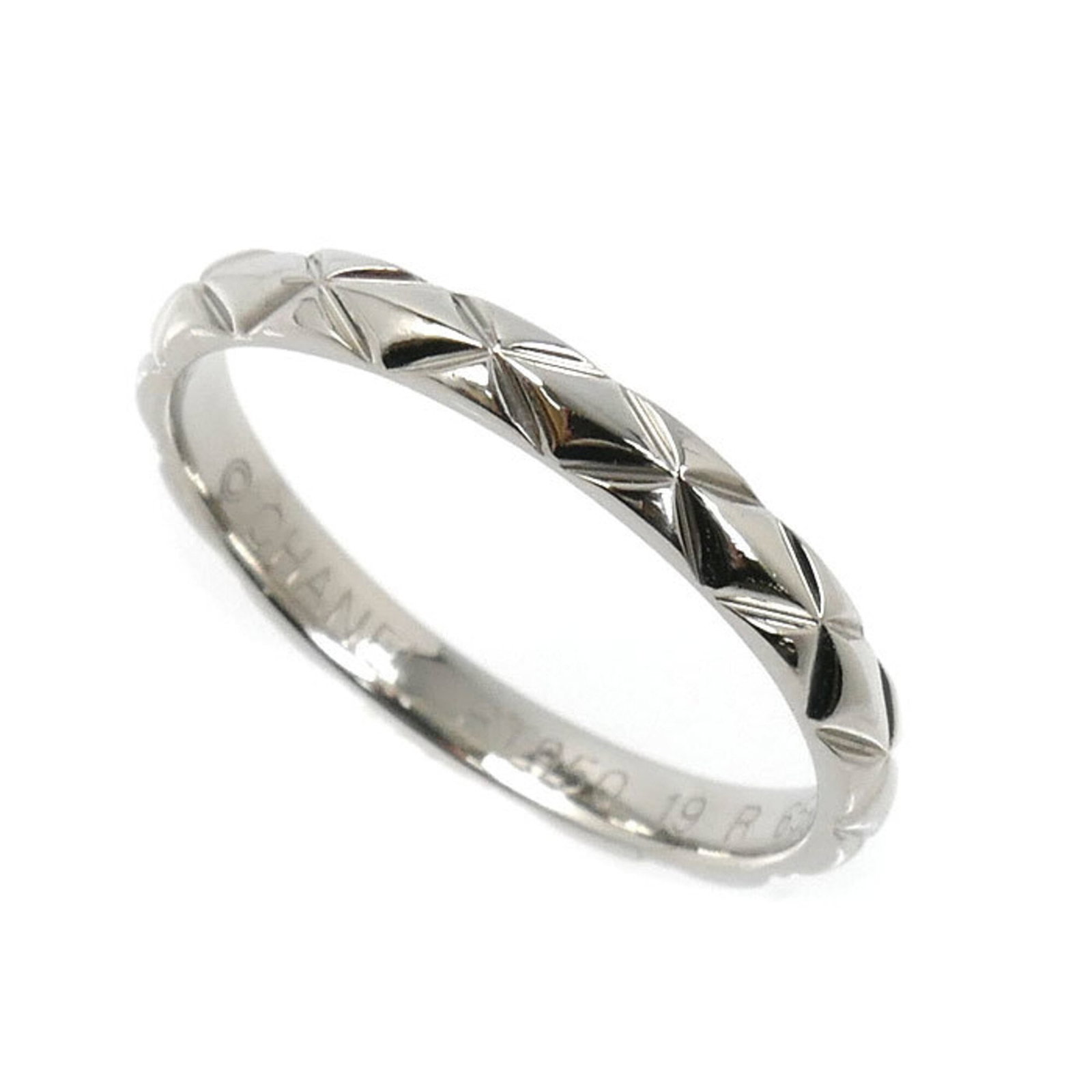 Chanel Band Ring Platinum 950: Chanel Band Ring Platinum 950 Platinum 950 construction provides exceptional durability, while the Chanel brand's timeless design ensures this band ring remains a stylish choice. The used condition sh