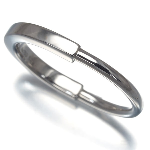 Tiffany&Co. Ring Lock Us9.25-9.5 18K 750 White Gold: Tiffany&Co. Ring Lock Us9.25-9.5 18K 750 White Gold Tiffany & Co. Lock Ring in 18k White Gold, available in sizes US9.25-9.5. This elegant ring features a signature from the renowned jeweler, adding