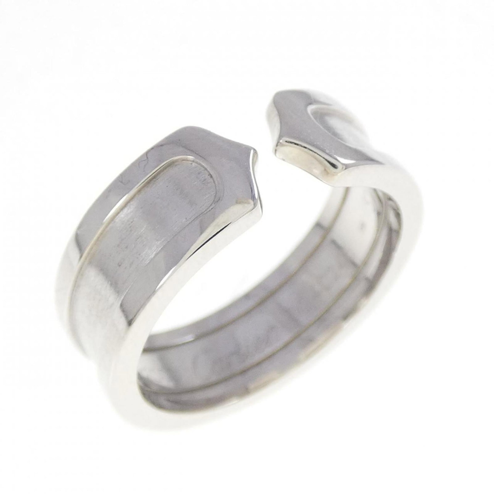White Gold Cartier Band Ring 18K: White Gold Cartier Band Ring 18K 18K White Gold Cartier Band Ring in Excellent Condition. This stunning ring features a band crafted from high-quality white gold, with a few traces of usage visible