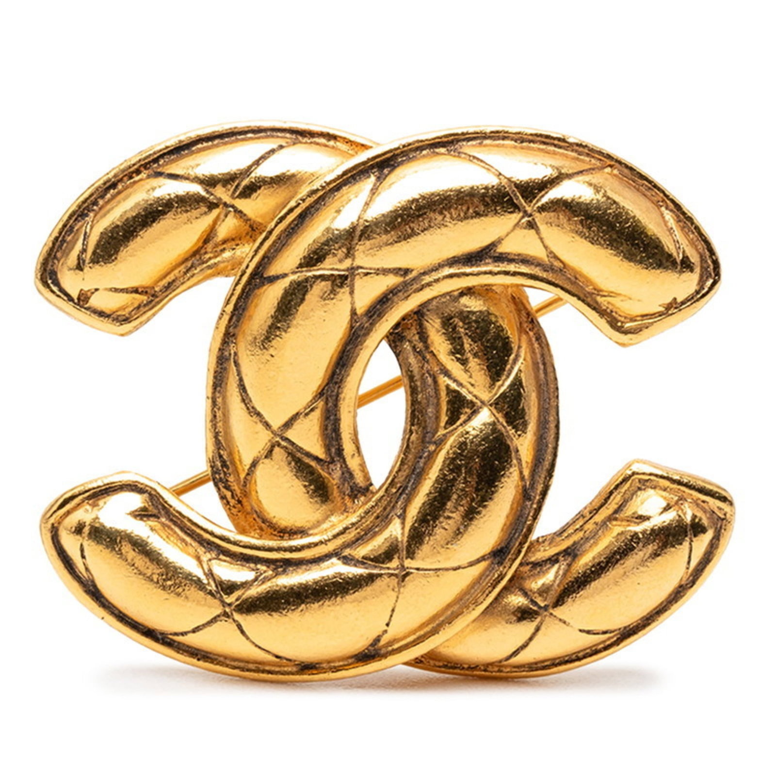 Chanel Brooch: Chanel Brooch Gold Chanel brooch with a classic design, bearing a signature. Measuring 3.64cm x 4.52cm in size, it features subtle scratches and dirt from previous use. A used piece in good