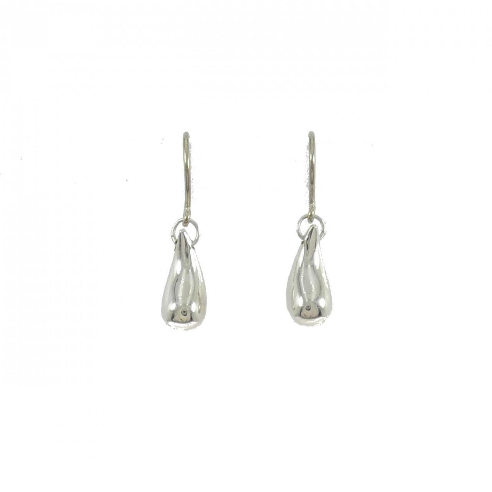 Teardrop earrings from Tiffany & Co: Teardrop earrings from Tiffany & Co Tiffany & Co teardrop earrings in sterling silver, featuring a delicate design with subtle scratches and minor dirt accumulation. Made from high-quality 925 silver,