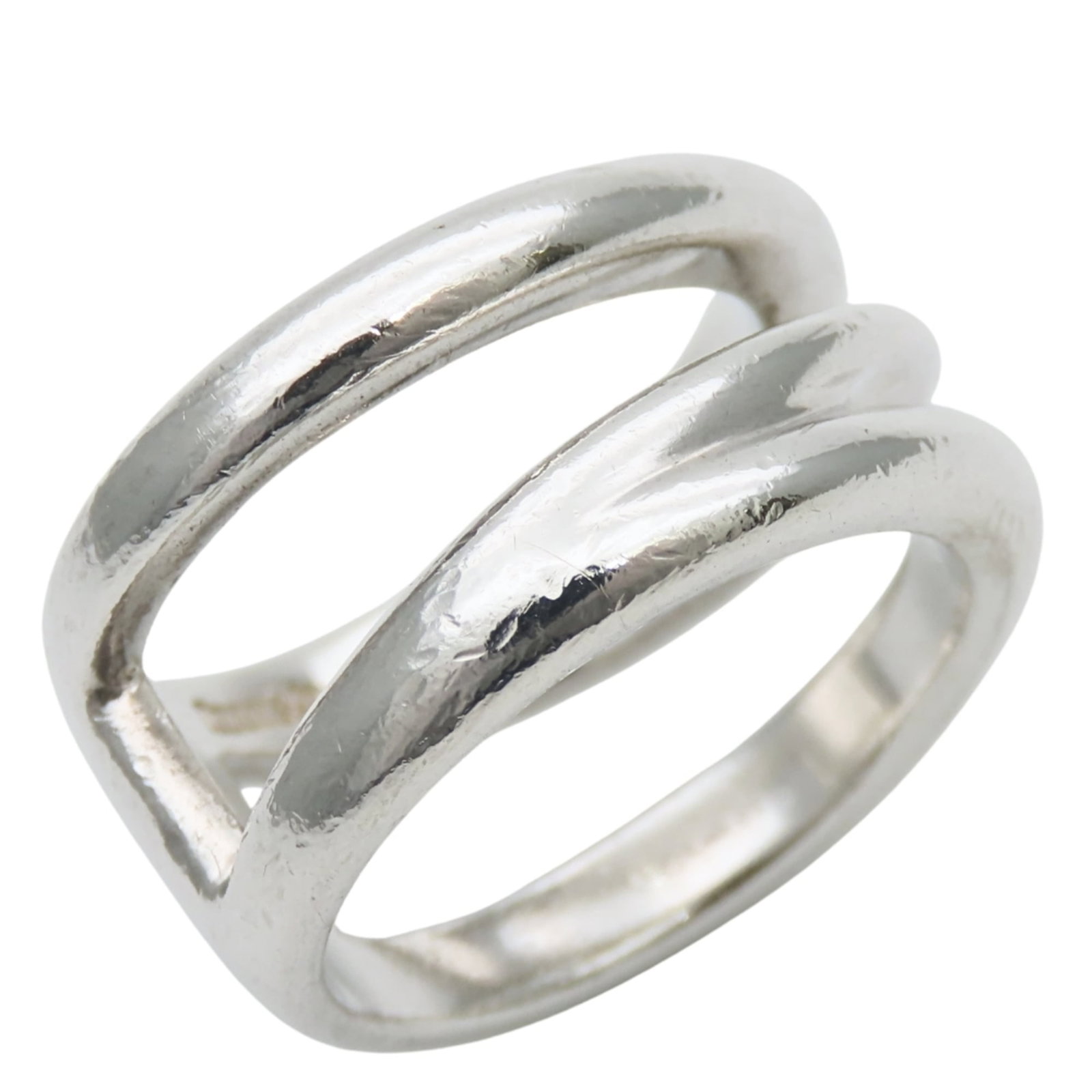 Tiffany Band Ring Silver 925: Tiffany Band Ring Silver 925 Silver band ring from Tiffany, made with high-quality silver 925 material. The ring features a classic design and bears a signature, adding a touch of elegance to any