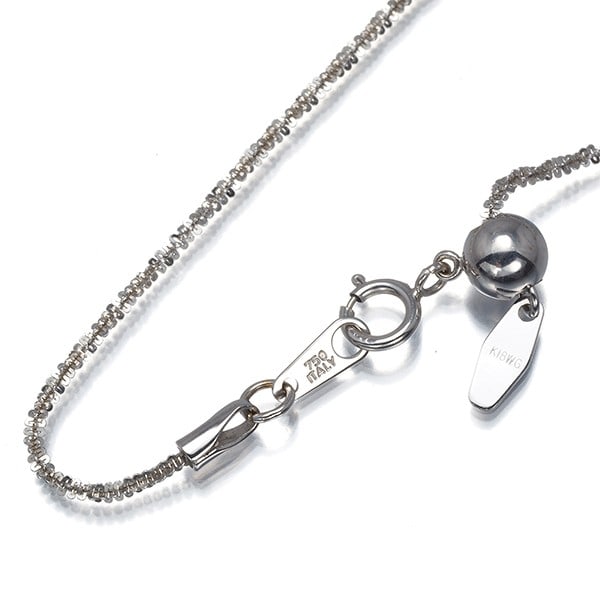 Crisscross Chain Necklace 18K 750 White Gold: Crisscross Chain Necklace 18K 750 White Gold 18k white gold crisscross chain necklace, crafted from high-quality metal with a purity of 750. The intricate design features a delicate chain pattern,