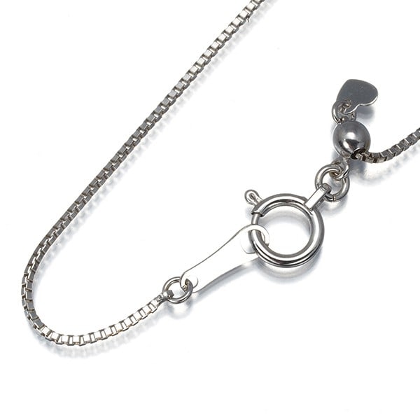 Chain Box Necklace 45cm 18k White Gold: Chain Box Necklace 45cm 18k White Gold 18k white gold chain necklace measures 45cm in length, showcasing the purity and elegance of its metal composition. This simple yet stylish design features a