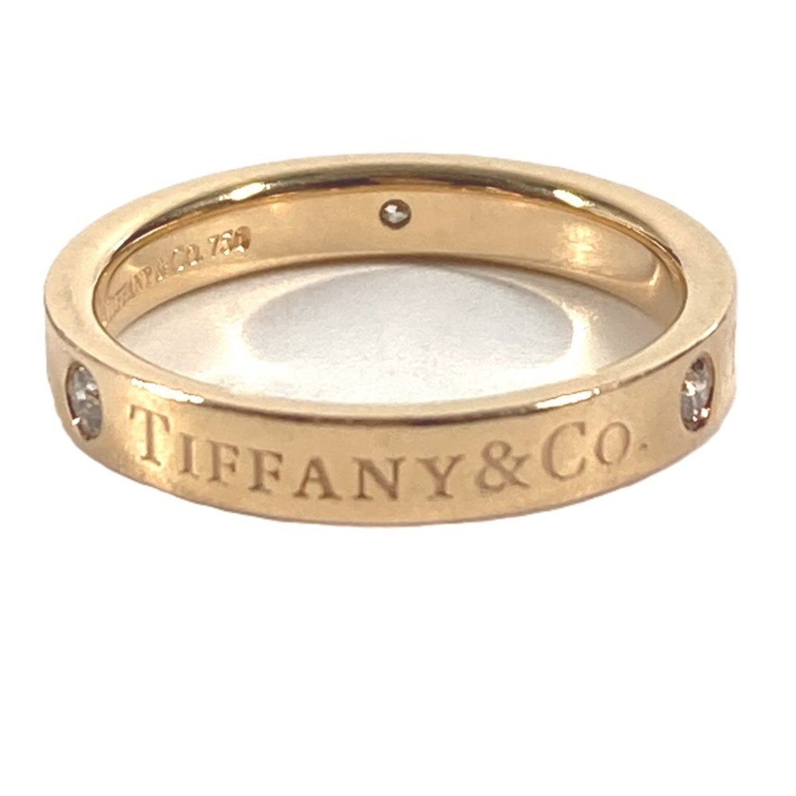 Tiffany Ring Gold Yellow 18K: Tiffany Ring Gold Yellow 18K Tiffany Ring Gold Yellow 18K features a diamond stone set in yellow gold (18K) band, available in US size 5. The ring has traces of usage and minor scratches/dirt, but rem