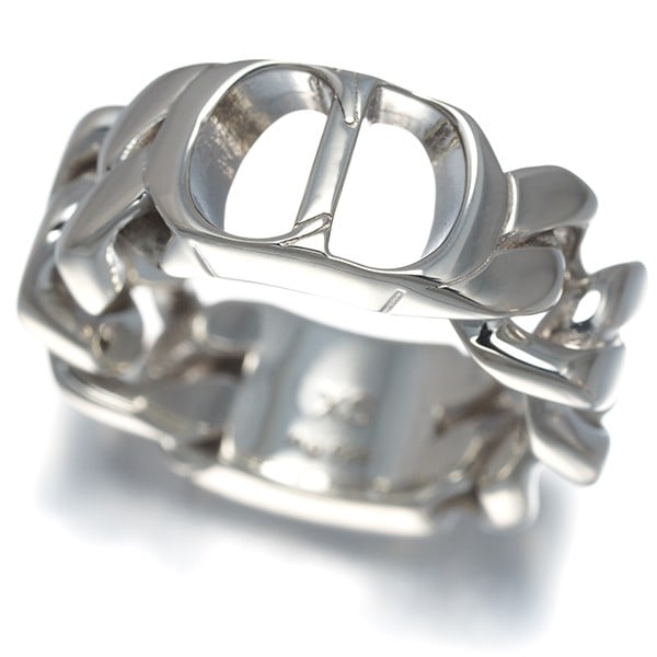 Silver Ring Engraved Icon Xs Us7.5-7.75 Link Chain Cd Christian Dior: Silver Ring Engraved Icon Xs Us7.5-7.75 Link Chain Cd Christian Dior Sterling silver ring with chain link design, featuring an engraved icon. This Christian Dior piece boasts a classic look with a