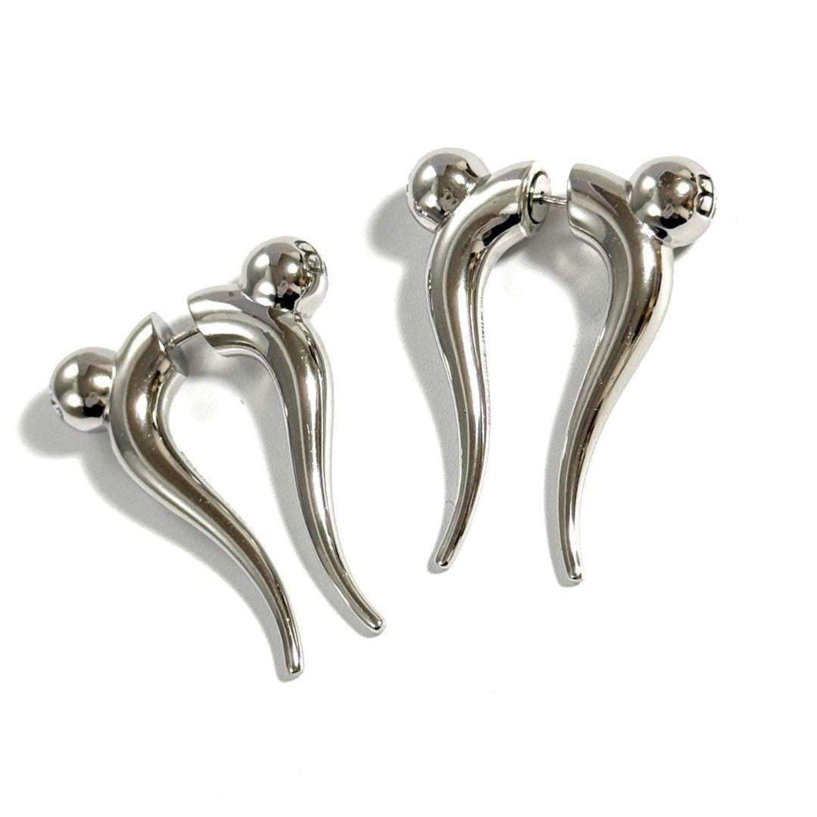 Silver stud earrings by Balenciaga 925: Silver stud earrings by Balenciaga 925 Silver stud earrings by Balenciaga, made from high-quality silver 925 material. The earrings bear a few traces of usage and show some minor scratches/dirt, but r