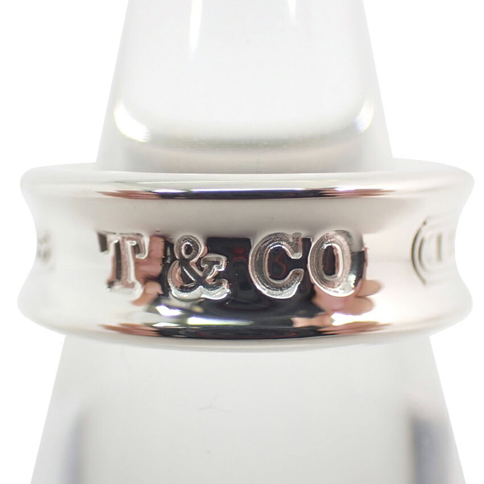 Sterling Silver Ring Tiffany Band: Sterling Silver Ring Tiffany Band Sterling silver ring with Tiffany band design, featuring a classic and elegant look. Made from high-quality sterling silver (925), this band ring is a great option
