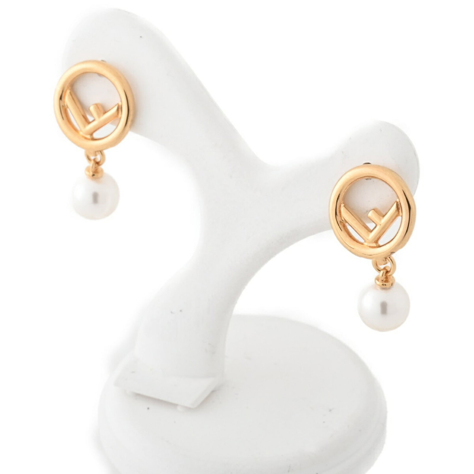 Fendi stud earrings: Fendi stud earrings Stud earrings from Fendi, crafted in gold with a sleek 16.00mm x 9.00mm size. The earrings bear some minor signs of usage, including scratches and dirt, but remain in very good con