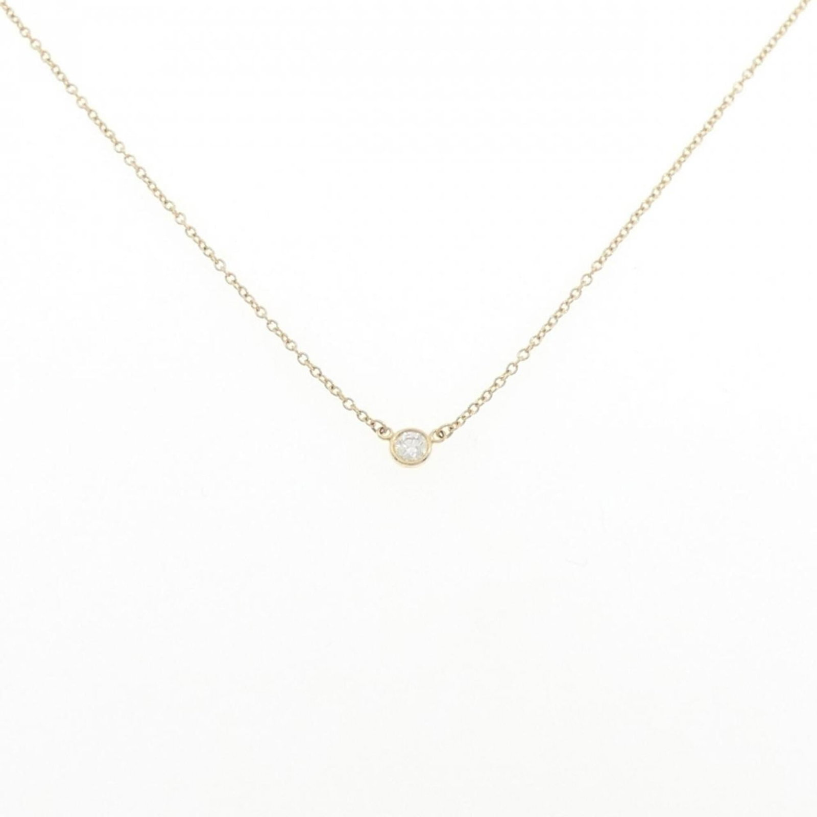 Tiffany Necklace by the yard: Tiffany Necklace by the yard Yellow Gold (18K) Tiffany Necklace by the Yard, featuring a classic design with a subtle elegance. This necklace boasts a 41 cm circumference and a diameter of 3.8mm, maki