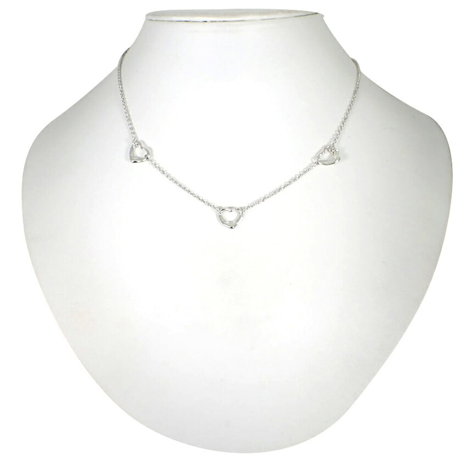 Tiffany Heart Necklace 3P 925: Tiffany Heart Necklace 3P 925 Sterling silver necklace with a Tiffany Heart pendant, measuring 9mm x 10mm, features a classic design. The necklace has a 42 cm / 16.53'' circumference and bears a signa