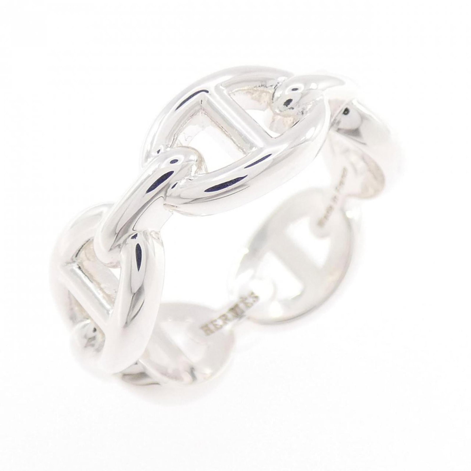 Ring Hermes Silver Band 925: Ring Hermes Silver Band 925 The Hermes Silver Band 925 features a sleek and sophisticated design, crafted from high-quality silver. With a brand size of 52 and corresponding US size 6.5, this band rin
