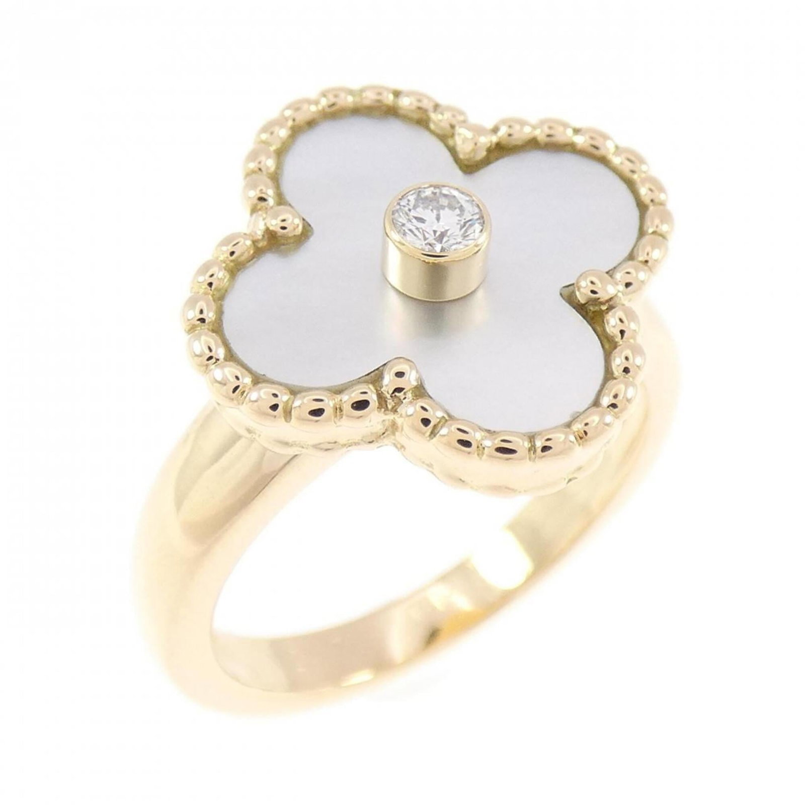Van Cleef Arpels Band Yellow Gold Ring: Van Cleef Arpels Band Yellow Gold Ring Van Cleef & Arpels Band Yellow Gold Ring features a diamond stone set in 18K yellow gold, crafted into a timeless band ring. This piece boasts a classic design w