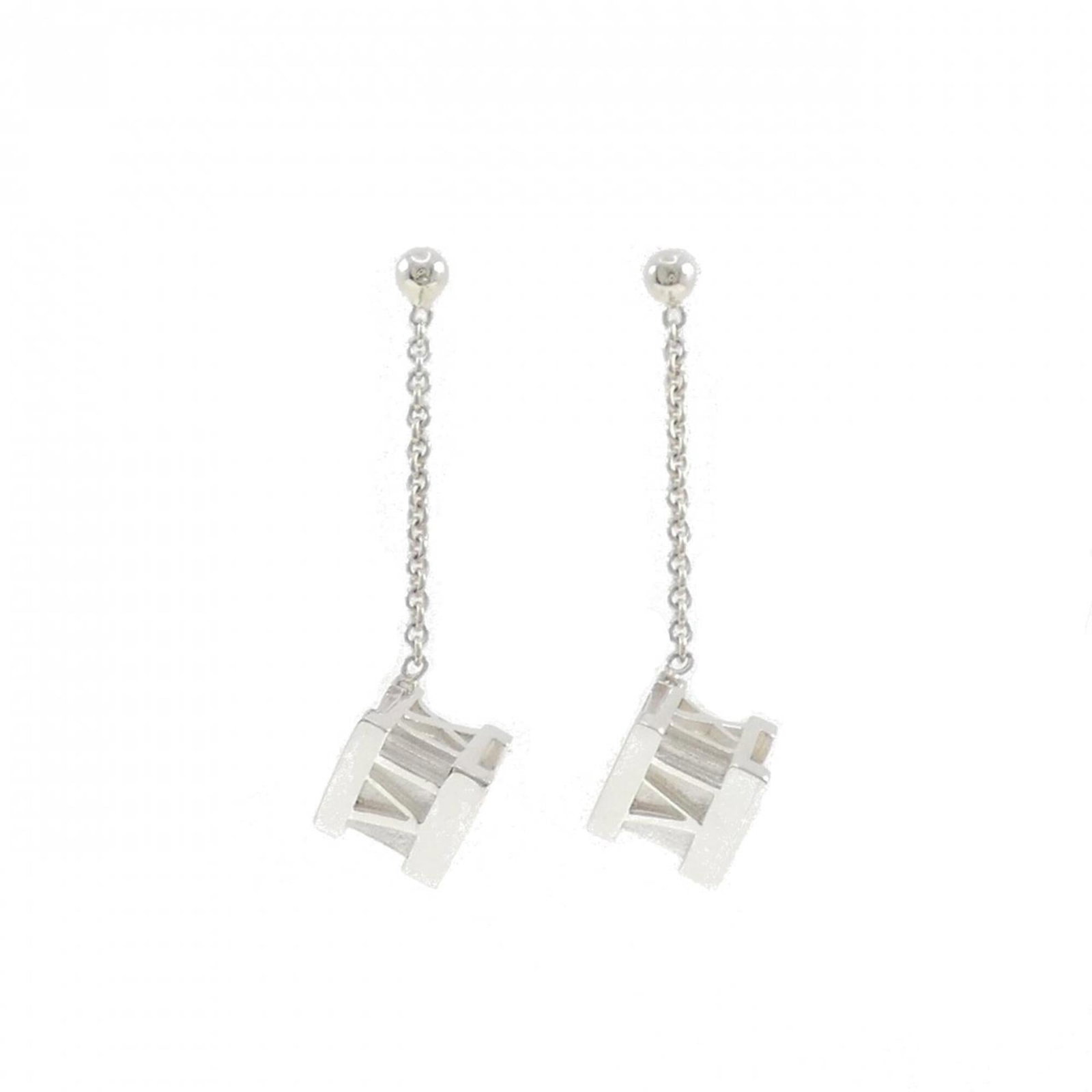 Drop earrings silver 925 by Tiffany: Drop earrings silver 925 by Tiffany Drop earrings in silver 925 by Tiffany, featuring a classic design with a subtle elegance. The intricate details and premium material showcase the timeless beauty o