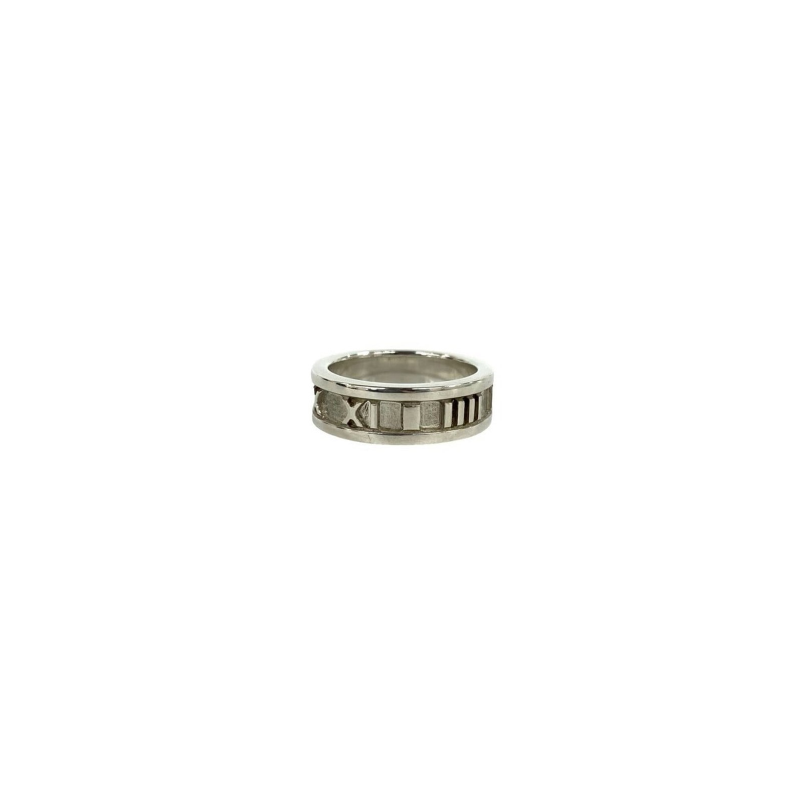 Tiffany Band Ring Silver 925: Tiffany Band Ring Silver 925 Silver 925 band ring from Tiffany, featuring a classic design with subtle wear and minor scratches. This used item retains its original silver finish despite some signs of