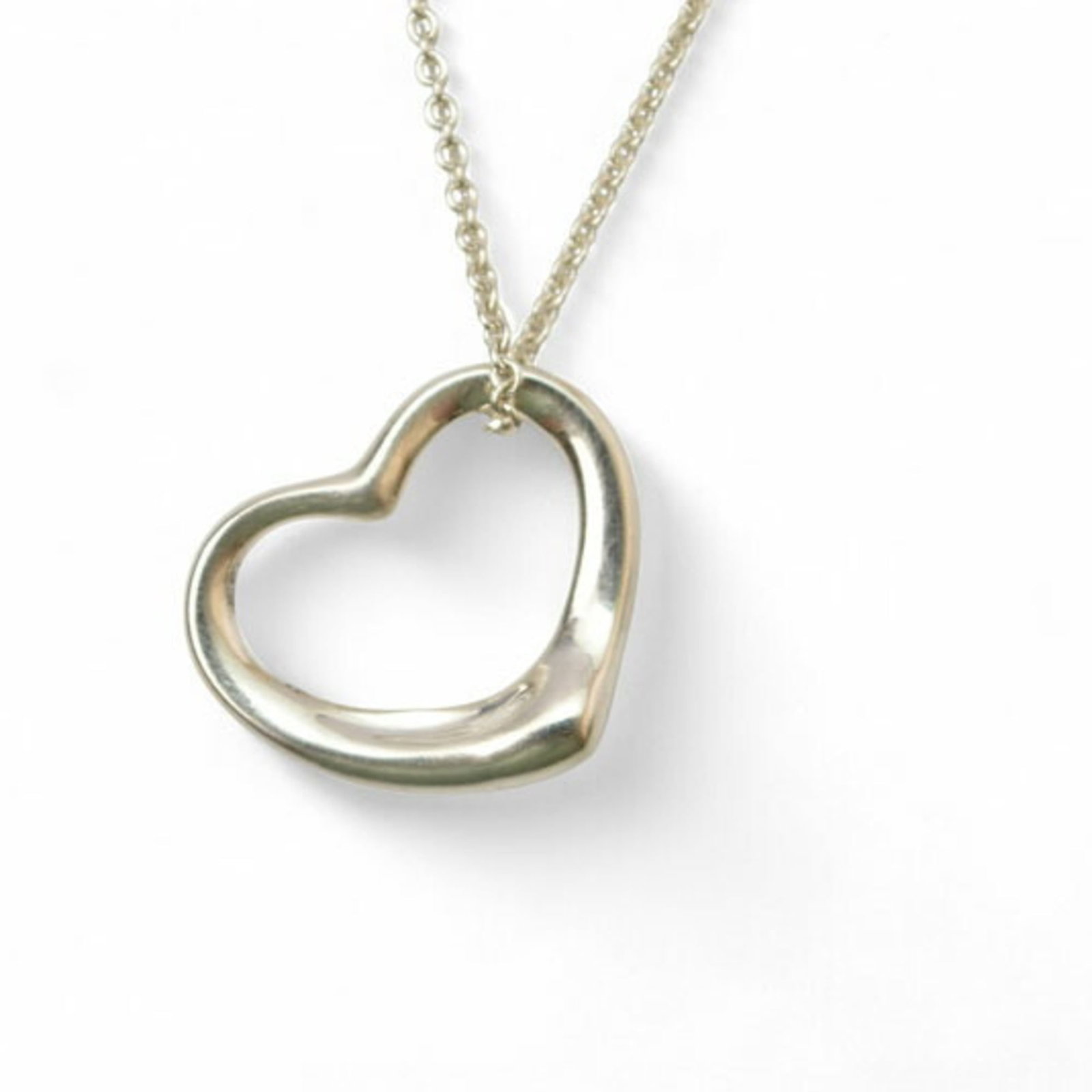 Tiffany & Co. Elsa Peretti Heart Pendant In Silver 2.1Cm Wide: Tiffany & Co. Elsa Peretti Heart Pendant In Silver 2.1Cm Wide Tiffany & Co.'s Elsa Peretti Heart Pendant is a timeless piece in silver. With its 2.1cm wide design, this necklace features a 18mm x 21mm
