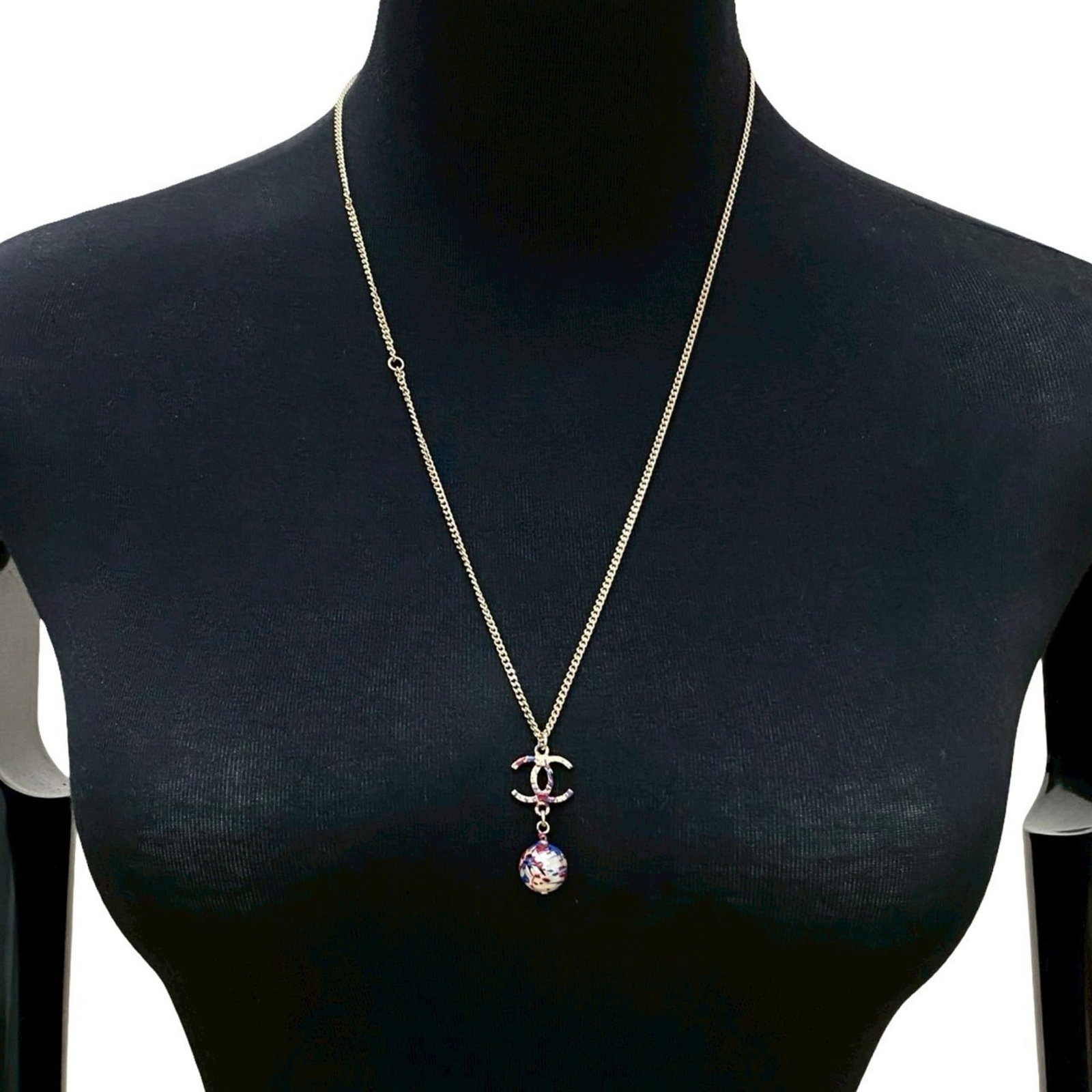 Chanel Coco Mark Gp Faux Pearl Paint Chain Necklace Pendant Gold 83242: Chanel Coco Mark Gp Faux Pearl Paint Chain Necklace Pendant Gold 83242 Gold-plated Chanel necklace featuring a striking blue, Bordeaux, and gold design. The Coco Mark GP faux pearl paint chain