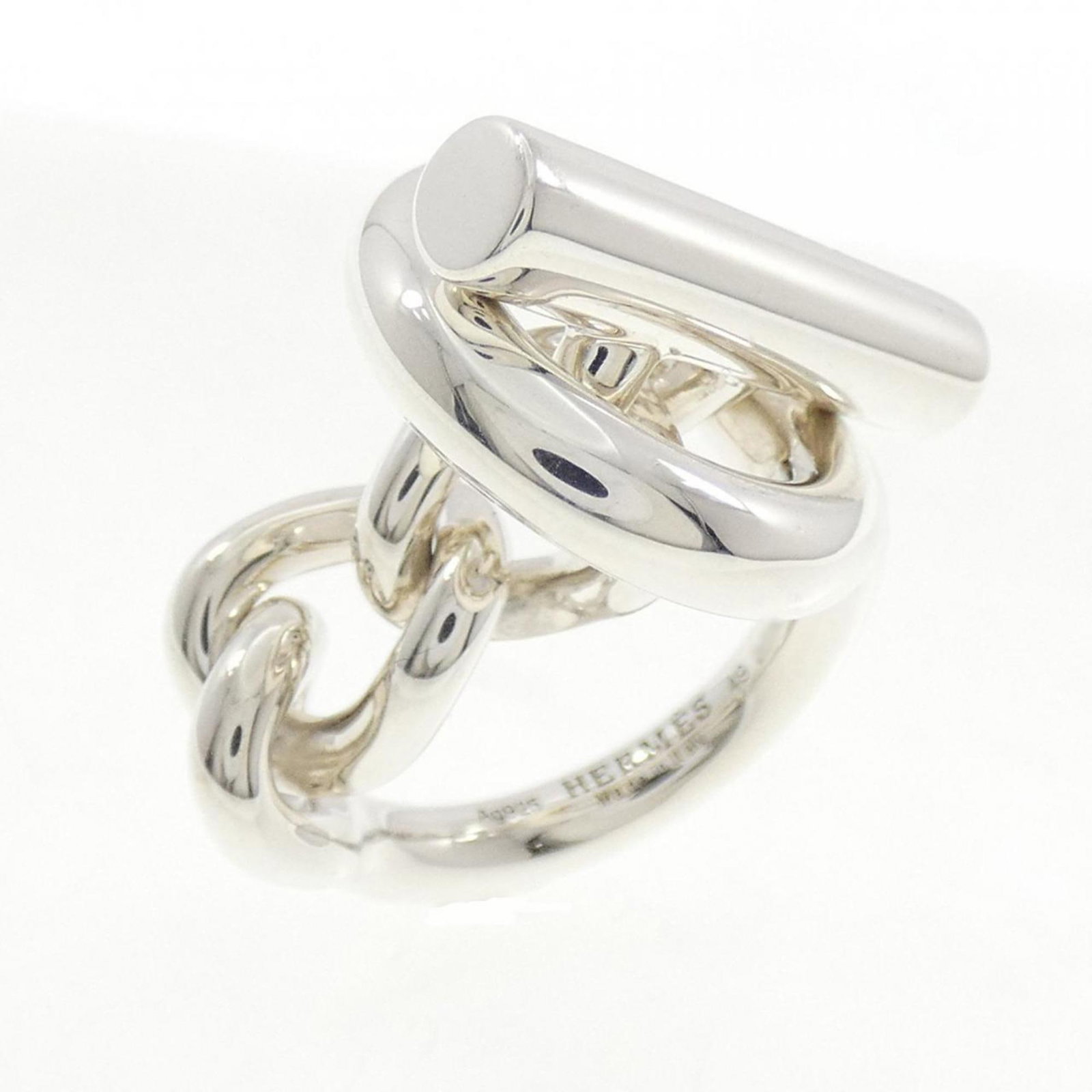 Ring Hermes Silver Band 925: Ring Hermes Silver Band 925 Silver band ring from Hermes, made from high-quality silver (925), featuring a sleek and modern design. This used item shows hardly any signs of wear and is in like-new con