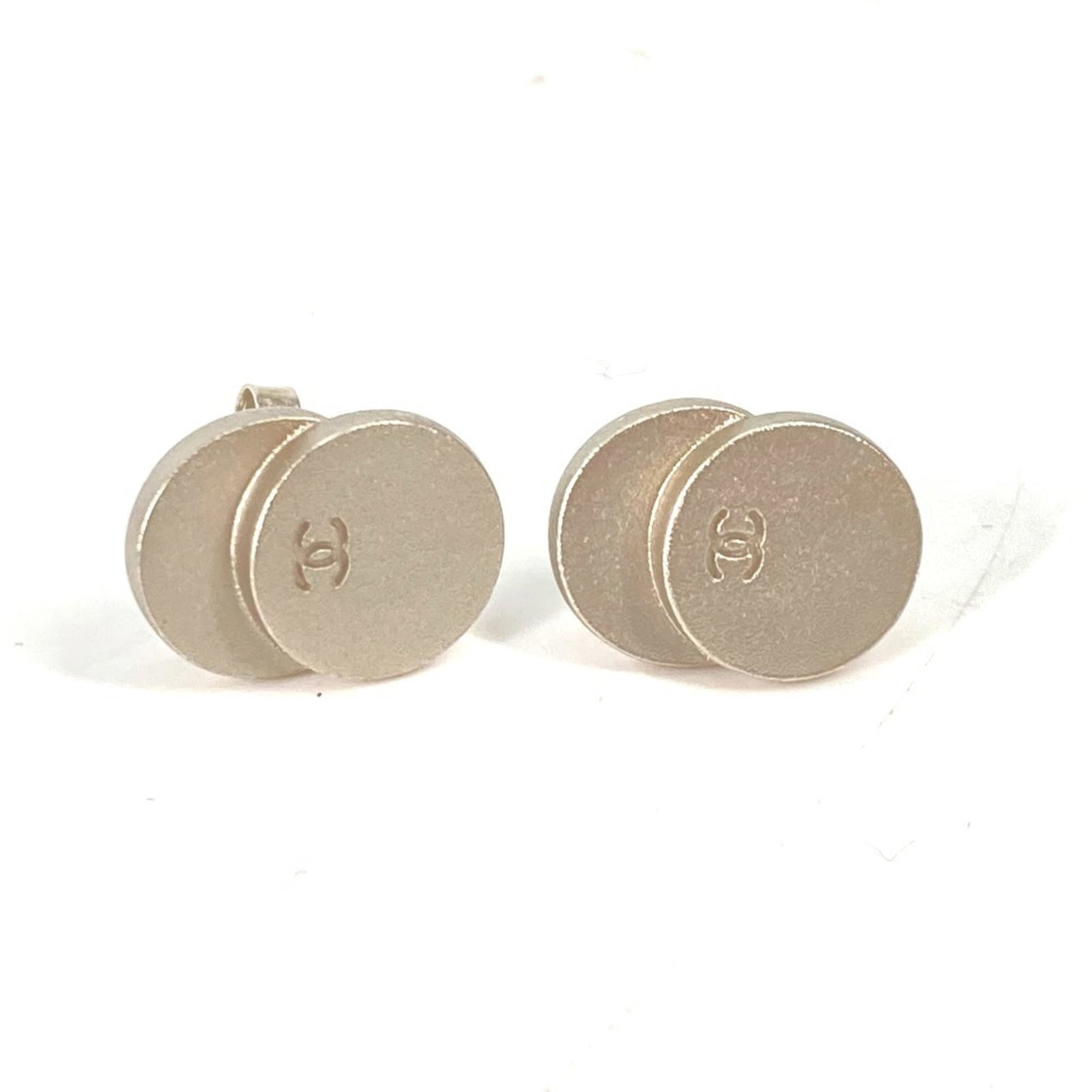 Stud Earrings Metal by Chanel: Stud Earrings Metal by Chanel Stud earrings by Chanel in silver metal, featuring a classic design with a subtle touch of luxury. The delicate 14mm x 10mm size and sleek finish make them a versatile ac