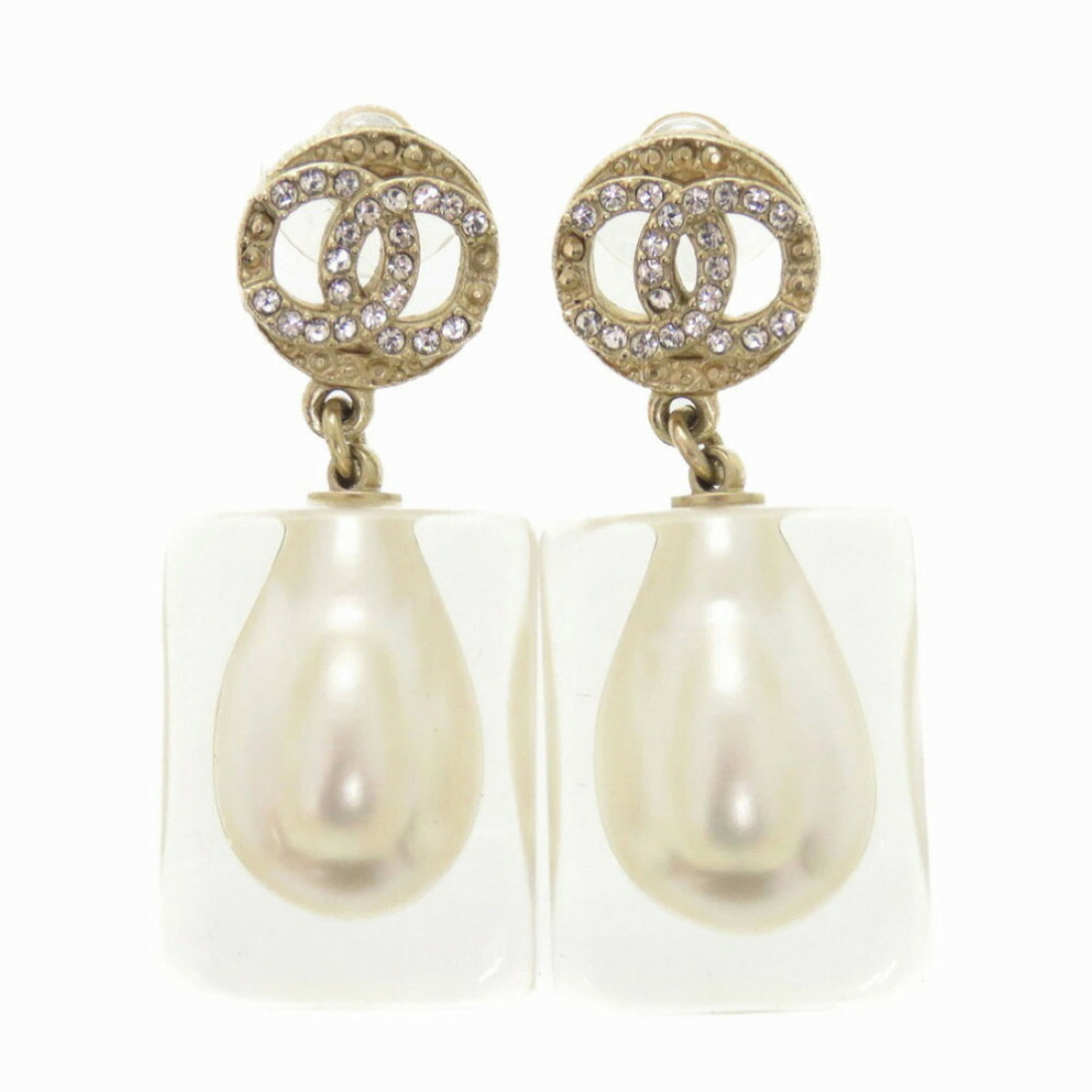 Pearl plastic drop earrings by Chanel (1 of 8)