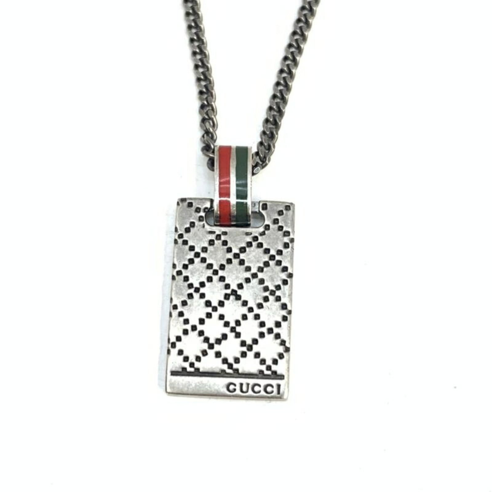 Gucci Sherry Line Diamante Necklace 925 Gucci: Gucci Sherry Line Diamante Necklace 925 Gucci Gucci Sherry Line Diamante Necklace 925 Silver features a delicate pendant with intricate diamante details, suspended from a silver chain. The necklace