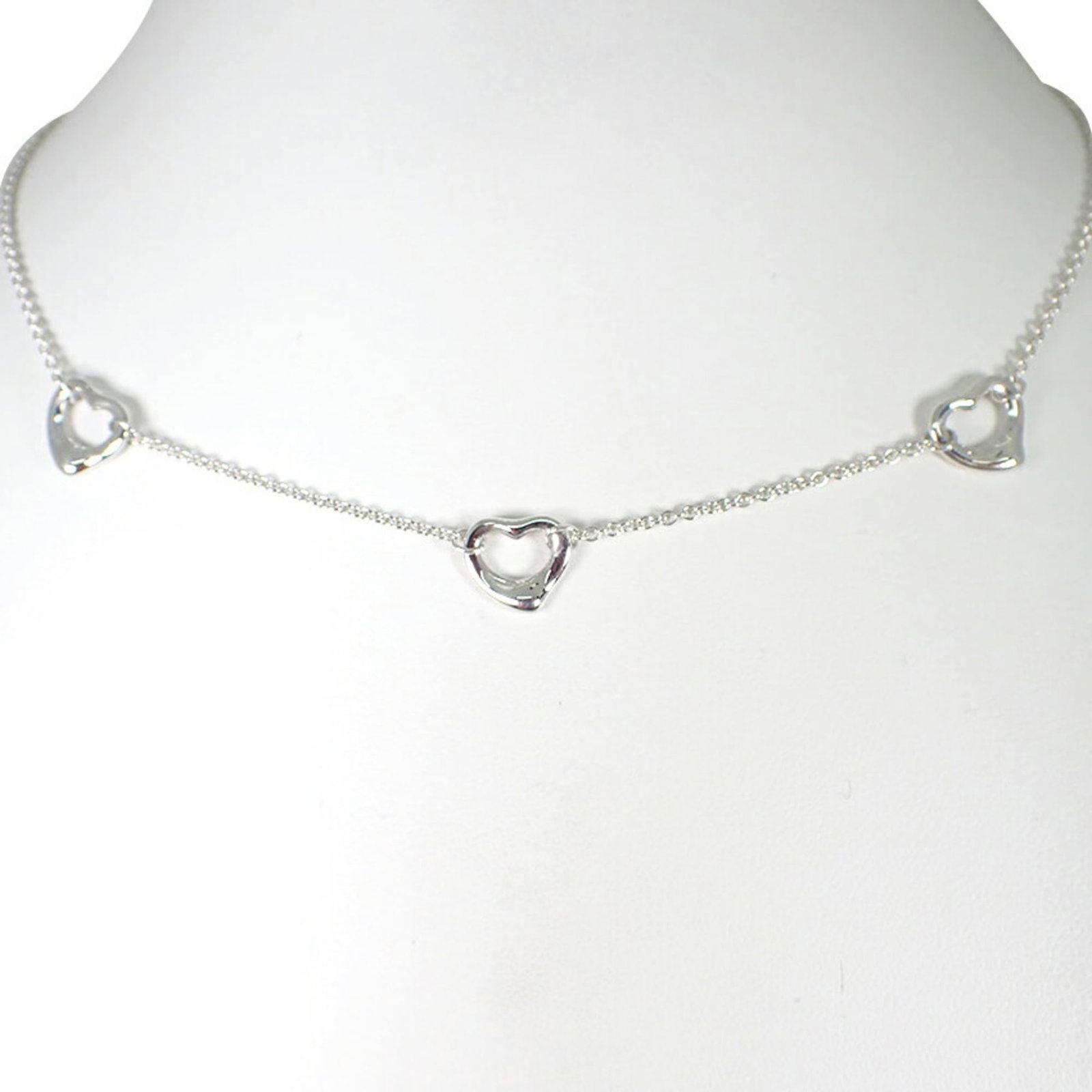 Tiffany 925 Heart 3-Piece Station Pendant Necklace: Tiffany 925 Heart 3-Piece Station Pendant Necklace Sterling silver pendant necklace with intricate details, bearing the Tiffany hallmark. The 3-piece station design adds visual interest to this classi