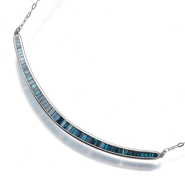 Blue Diamond 0.60Ct Tapered-Cut Baguette-Cut Necklace 18K 750 White Gold: Blue Diamond 0.60Ct Tapered-Cut Baguette-Cut Necklace 18K 750 White Gold 18k white gold necklace features a beautiful blue diamond pendant in a tapered-cut baguette-cut design, showcasing the natural 
