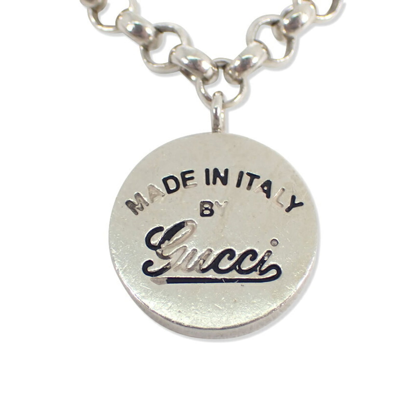 Gucci 925 Circle Pendant Necklace: Gucci 925 Circle Pendant Necklace Gucci's iconic 925 Circle Pendant Necklace boasts a sleek, silver design with a 15mm diameter pendant. The necklace features a comfortable 45cm circumference and is
