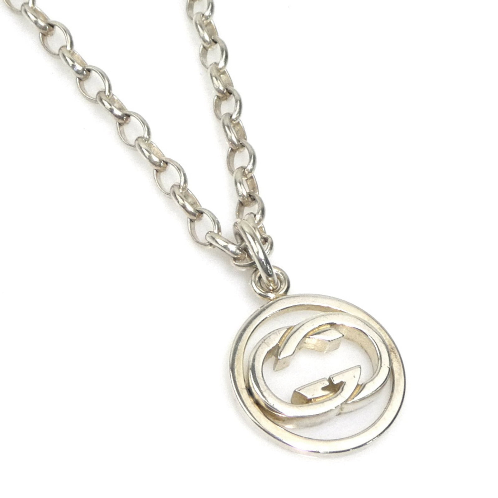 Gucci 925 Sterling Silver Necklace For Men Free Shipping R11035A: Gucci 925 Sterling Silver Necklace For Men Free Shipping R11035A Gucci's iconic 925 sterling silver necklace for men boasts a sleek design with a 20mm x 20mm pendant, perfect for adding a touch of
