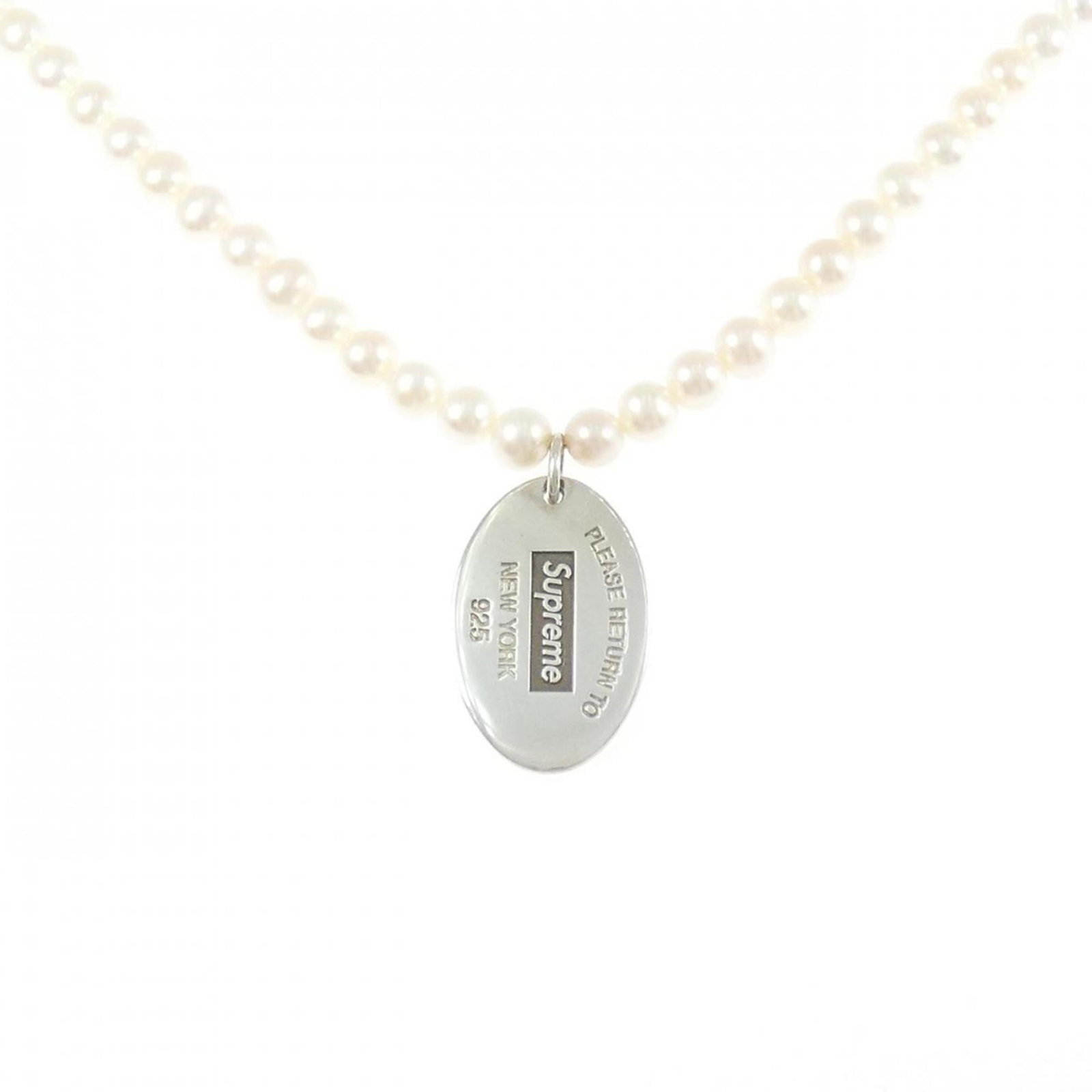 Tiffany Oval Tag Necklace 5.5-6Mm: Tiffany Oval Tag Necklace 5.5-6Mm The Tiffany Oval Tag Necklace features a stunning silver oval pendant, measuring 5.5-6mm in size, set on a chain with a 51cm neck circumference. This beautiful piece 