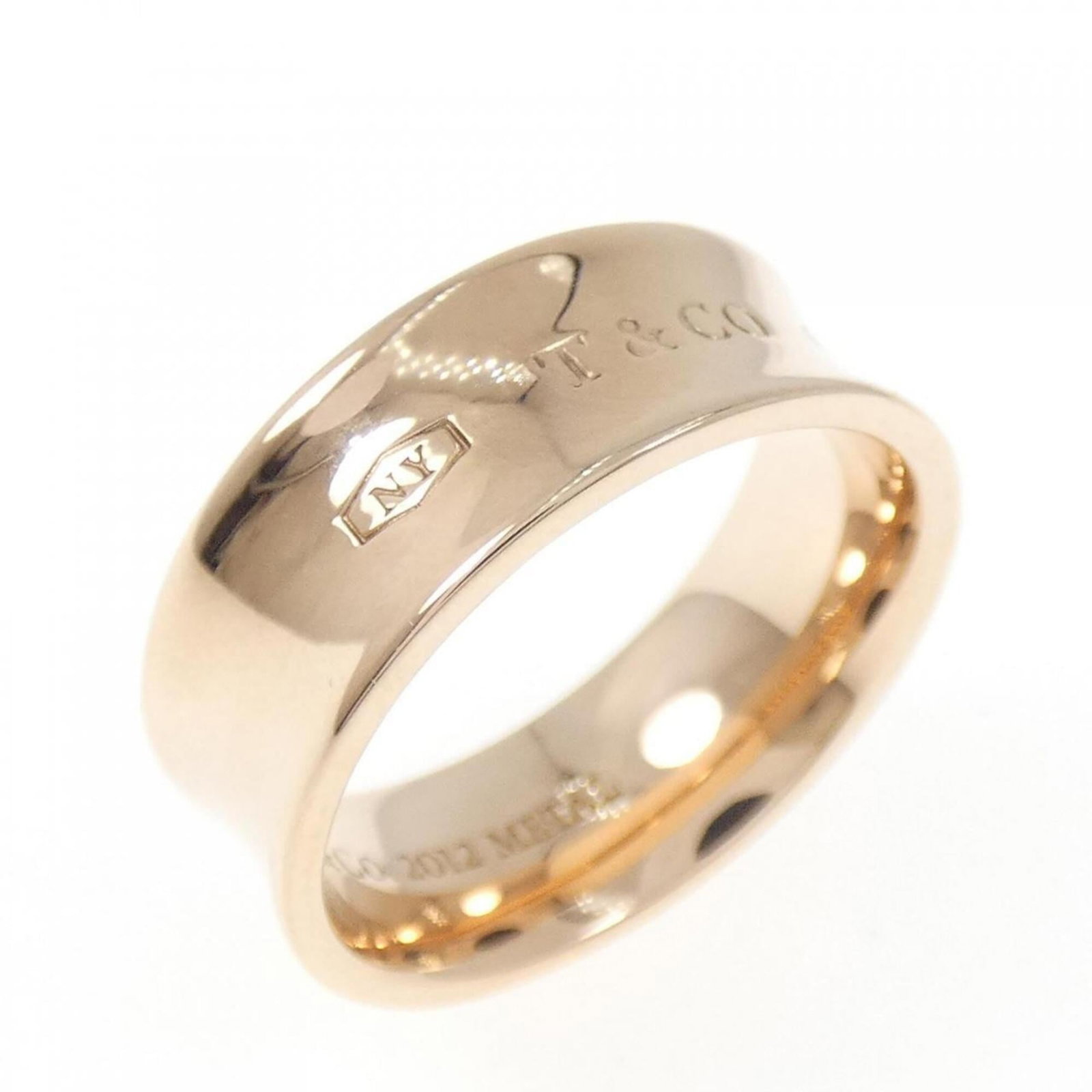 Tiffany Band Ring: Tiffany Band Ring Tiffany Band Ring, a stylish and elegant accessory for women, features a classic band design with a few traces of usage, some minor scratches and dirt. The ring is in very good condi
