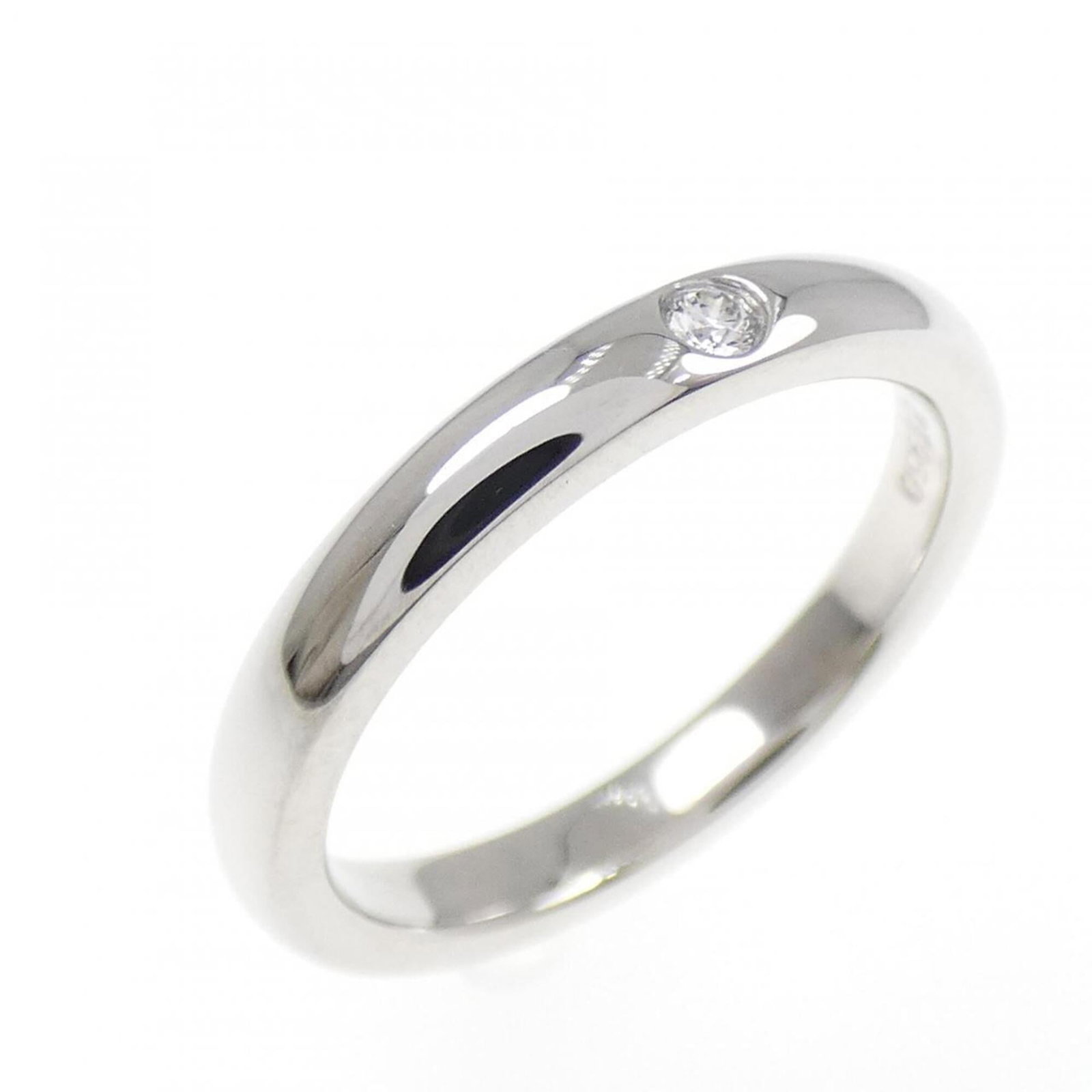 Platinum ring by Tiffany band: Platinum ring by Tiffany band Platinum ring by Tiffany features a band style design made from high-quality platinum. The item shows signs of usage, with a few scratches and dirt visible, but remains i