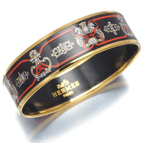 Emailles Horse Bracelet Hermes Gm Bangle Enamel: Emailles Horse Bracelet Hermes Gm Bangle Enamel The Emailles Horse Bangle by Hermes features a unique enamel design, showcasing a stylized horse motif. This Alloy Metal bangle is part of the popular
