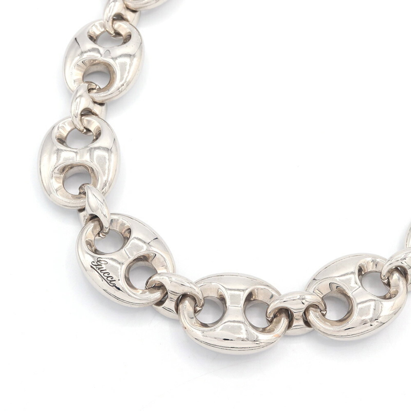 Gucci Marina Chain Necklace Silver Metal Choker For Women And Men.: Gucci Marina Chain Necklace Silver Metal Choker For Women And Men. Silver metal Gucci Marina Chain Necklace with a classic choker design, perfect for adding an elegant touch to any outfit. The